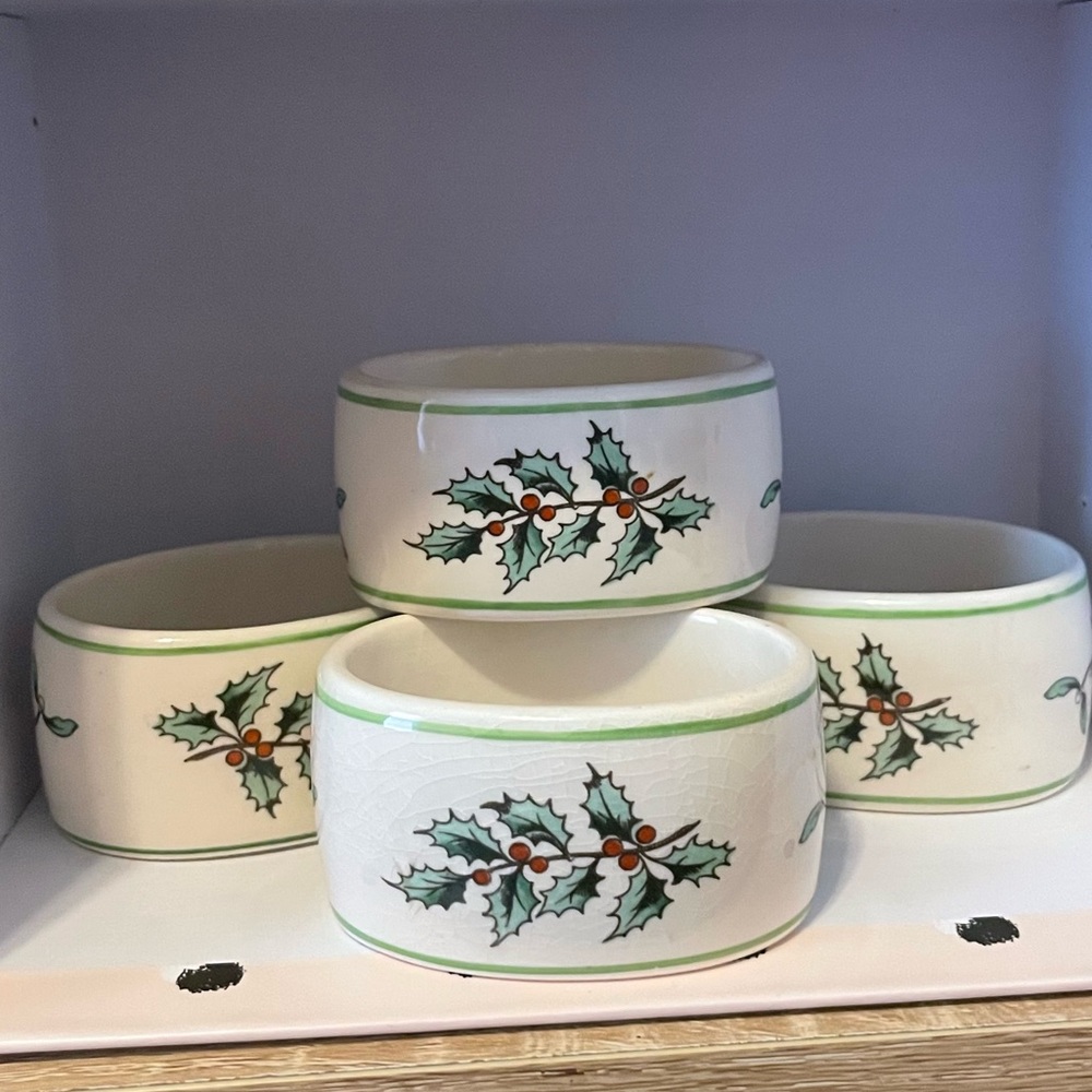 Set of 4 ceramic Spode napkin rings